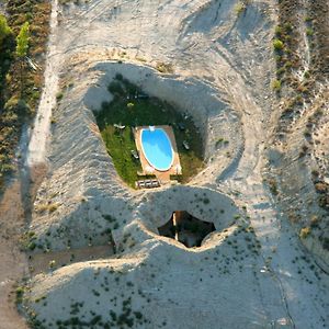 Hotel Cueva Tardienta Monegros